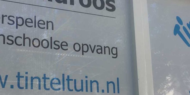 Freevision folie (geperforeerde folie) laten aanbrengen op ramen
