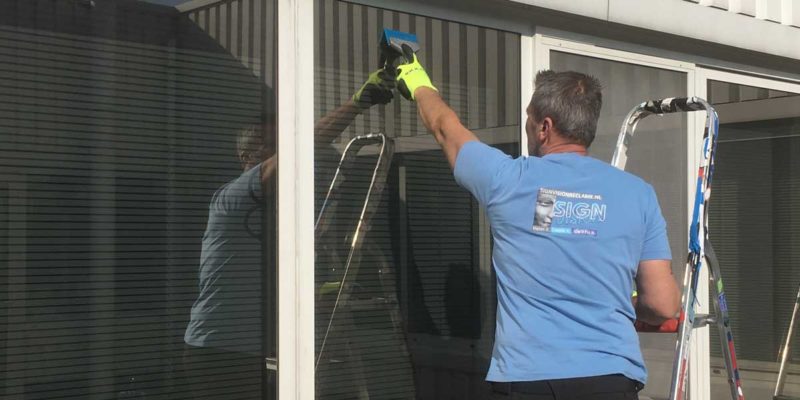 Zonwerend folie laten aanbrengen kan ook door Sign Vision Reclame uit Zaanstad